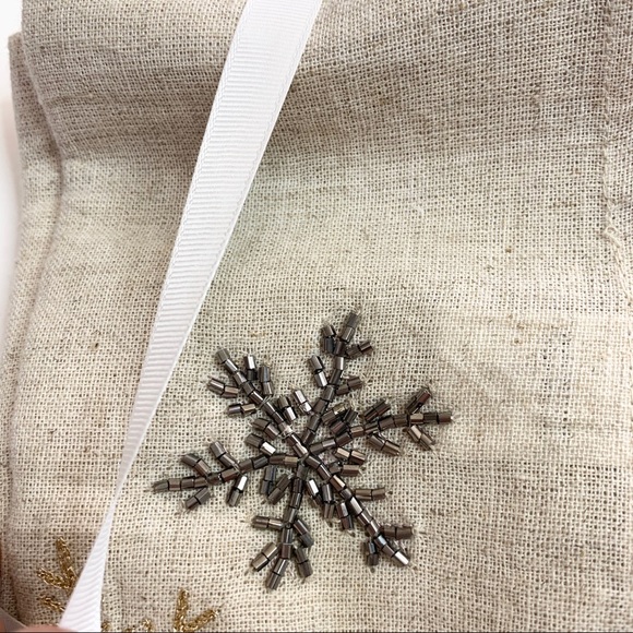 Homewear Linens Snowflake Glamour Beaded Napkins - Picture 5 of 5